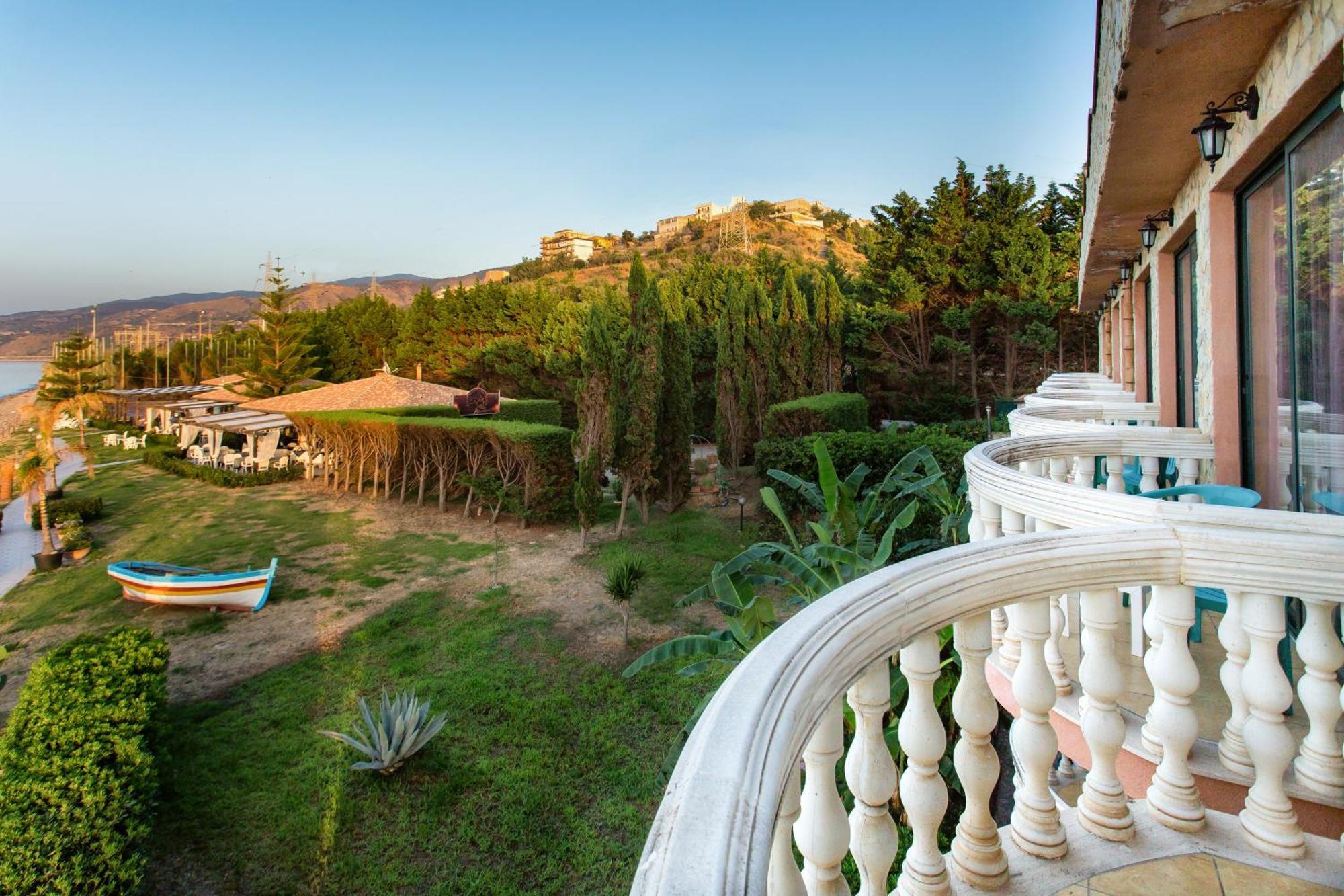 Hotel La Playa Blanca Santo Stefano di Camastra Exterior foto