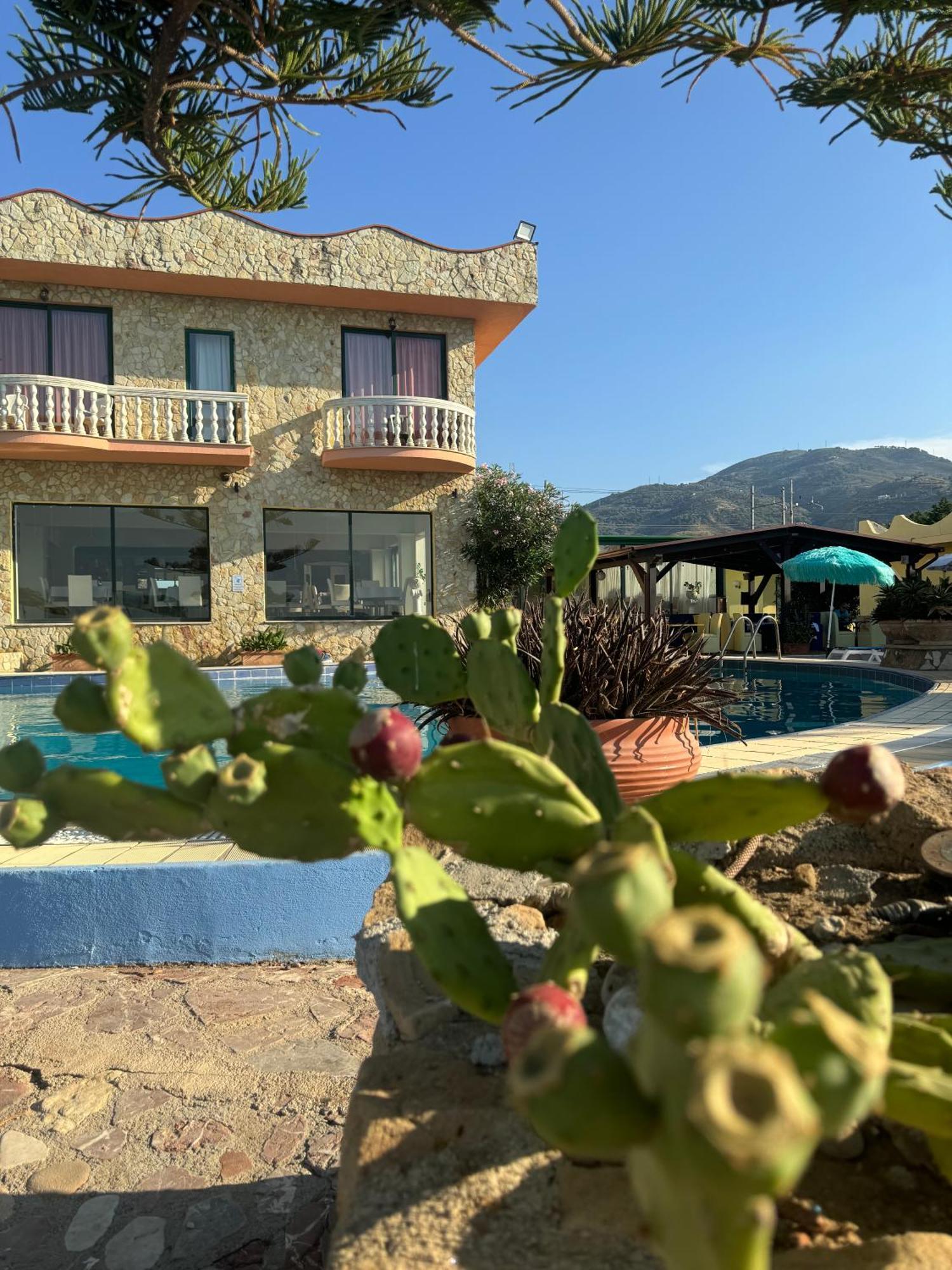 Hotel La Playa Blanca Santo Stefano di Camastra Exterior foto