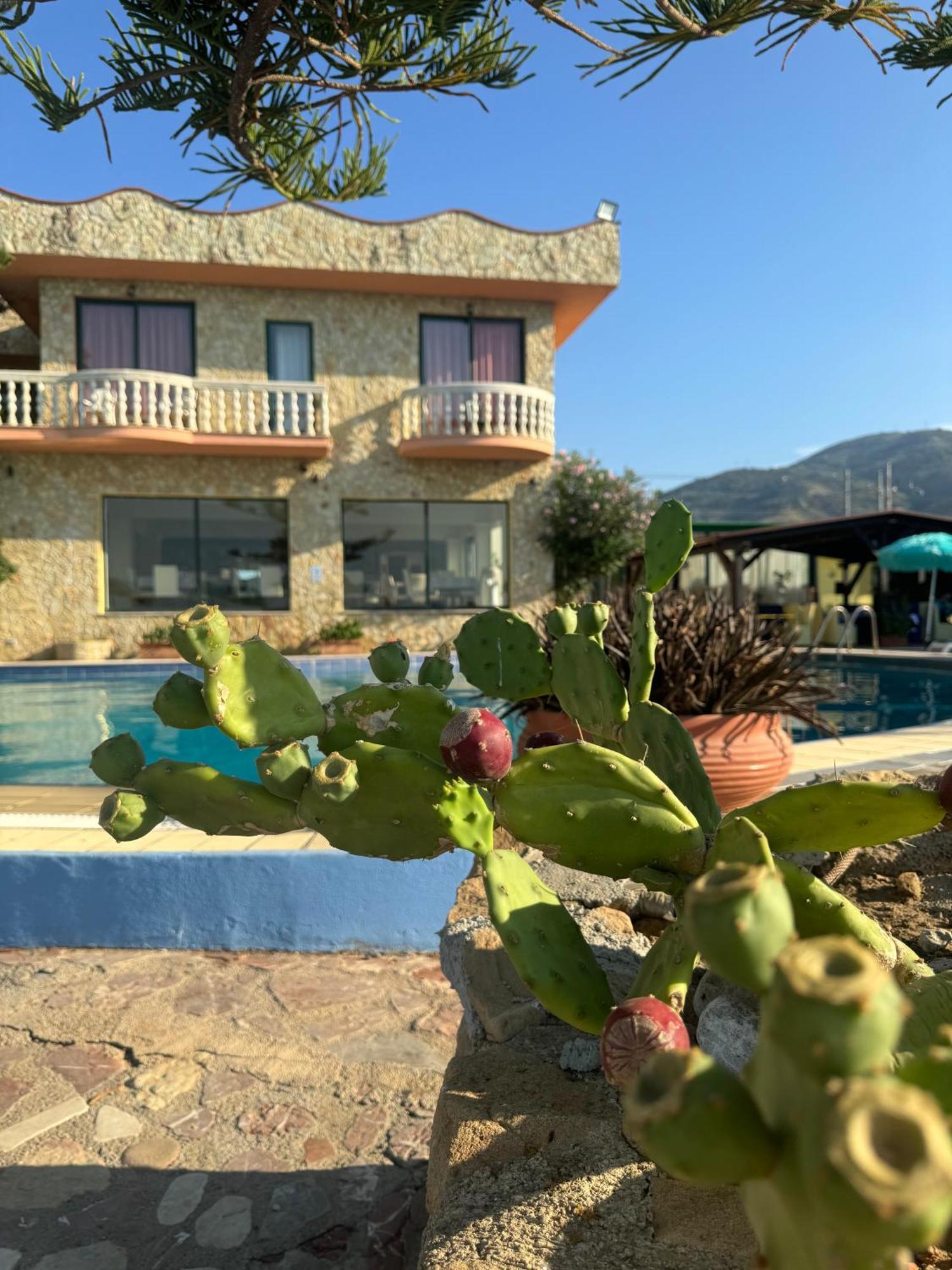 Hotel La Playa Blanca Santo Stefano di Camastra Exterior foto