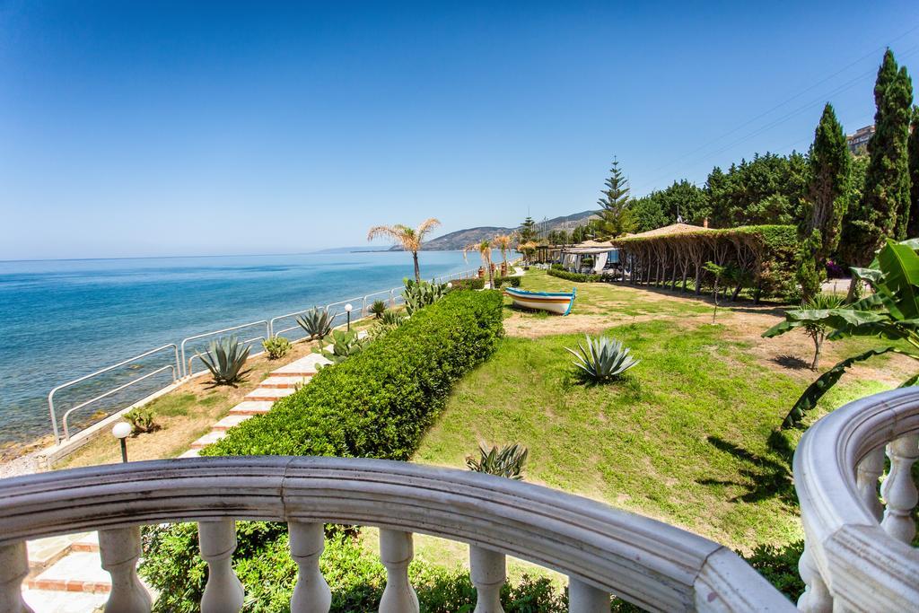 Hotel La Playa Blanca Santo Stefano di Camastra Exterior foto